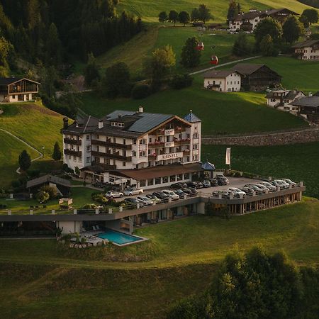 ホテル Rainell Dolomites Retreat オルティゼーイ エクステリア 写真
