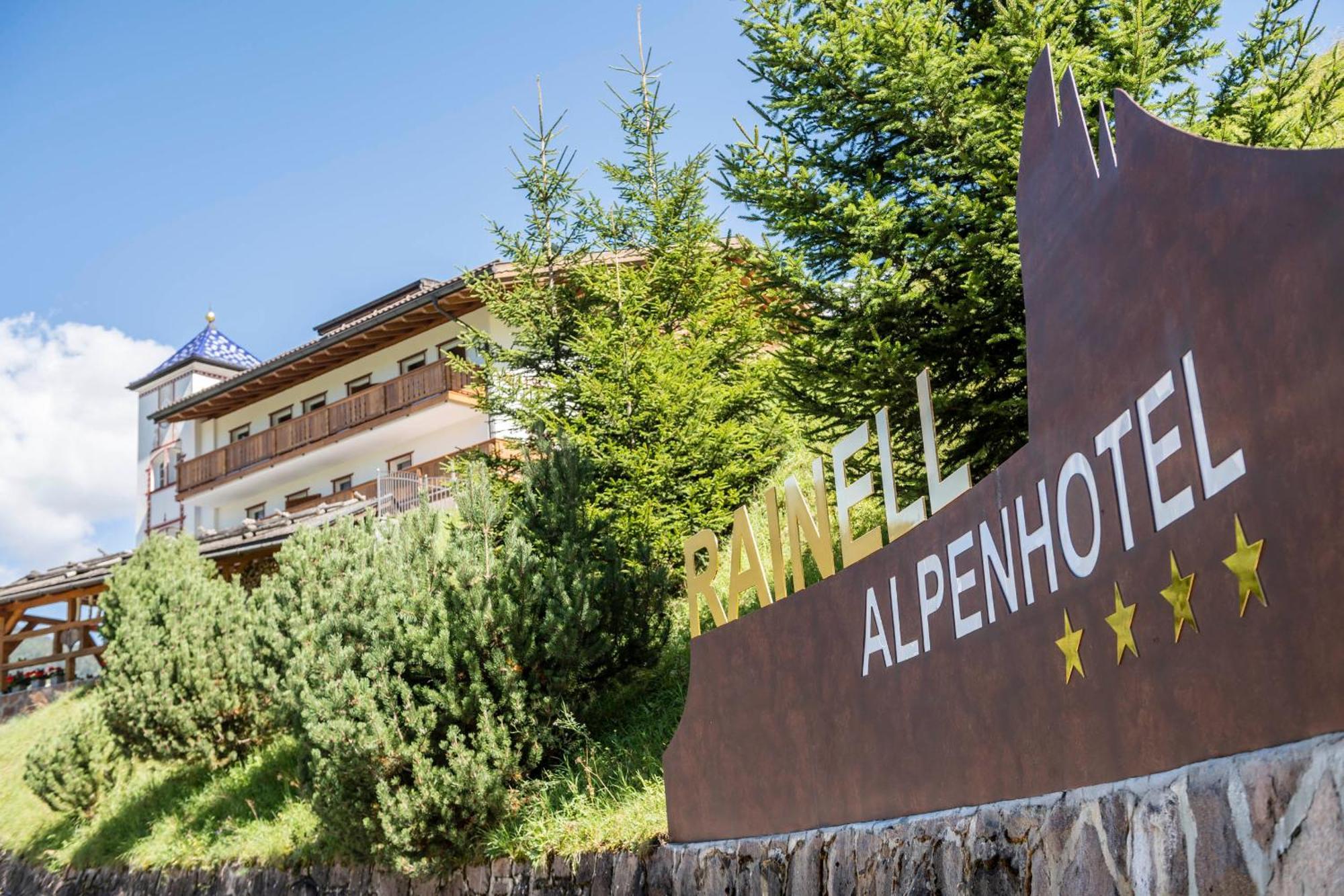ホテル Rainell Dolomites Retreat オルティゼーイ エクステリア 写真