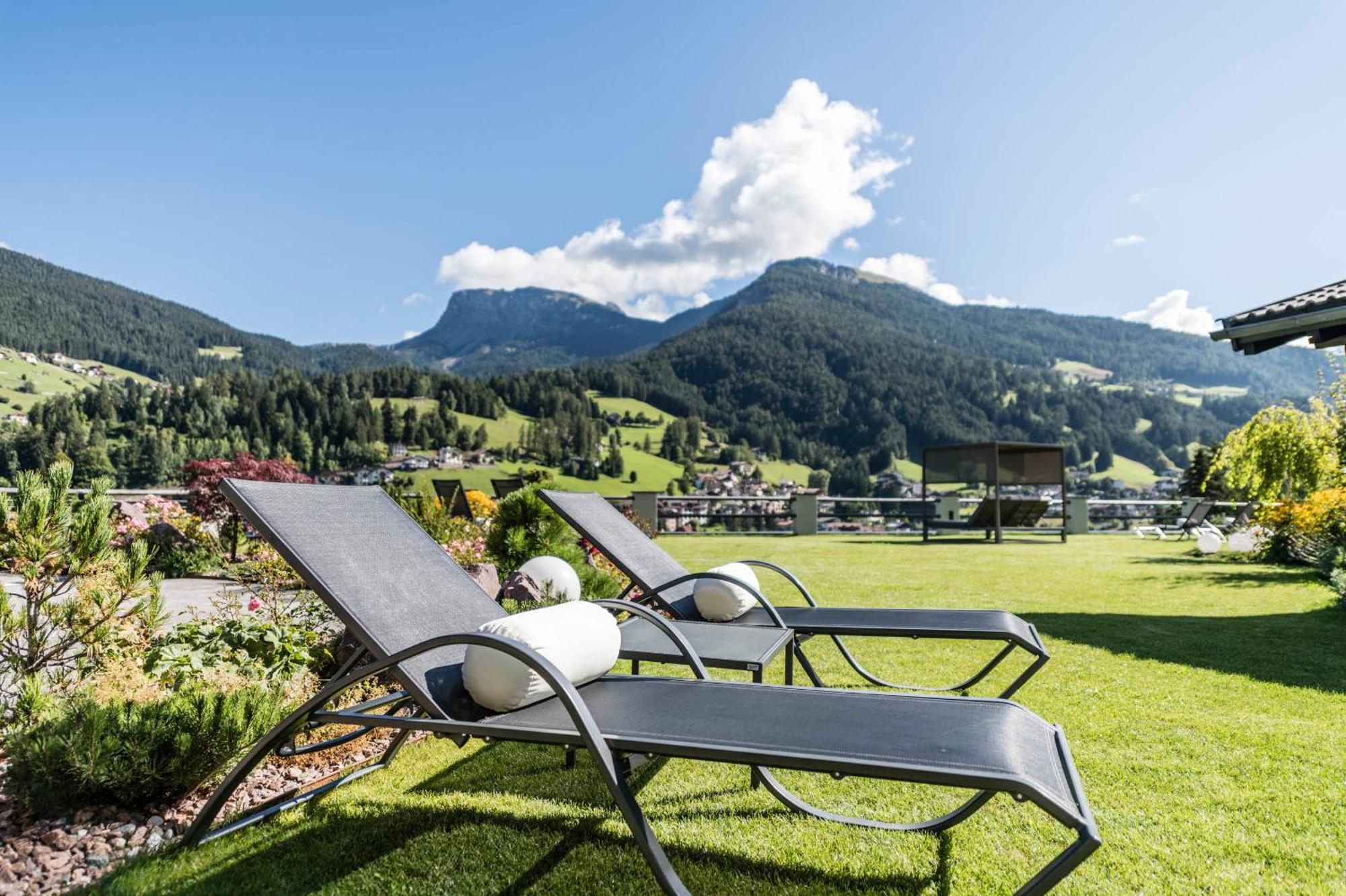 ホテル Rainell Dolomites Retreat オルティゼーイ エクステリア 写真