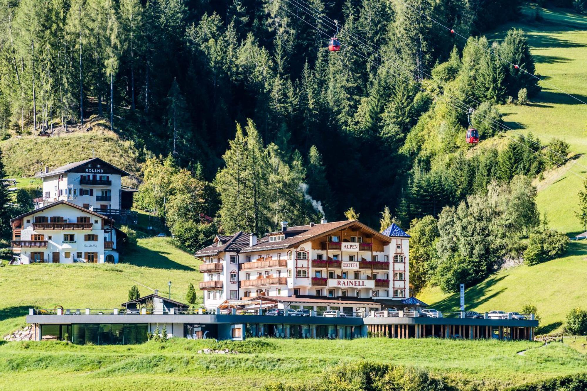 ホテル Rainell Dolomites Retreat オルティゼーイ エクステリア 写真