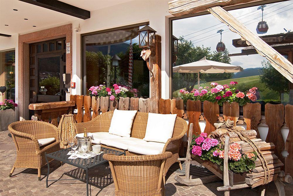 ホテル Rainell Dolomites Retreat オルティゼーイ エクステリア 写真