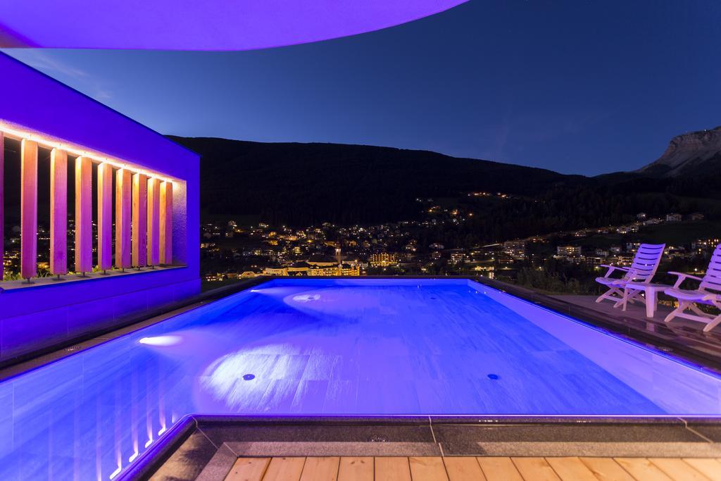 ホテル Rainell Dolomites Retreat オルティゼーイ エクステリア 写真