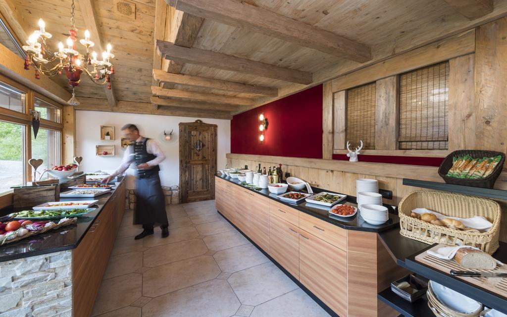 ホテル Rainell Dolomites Retreat オルティゼーイ エクステリア 写真