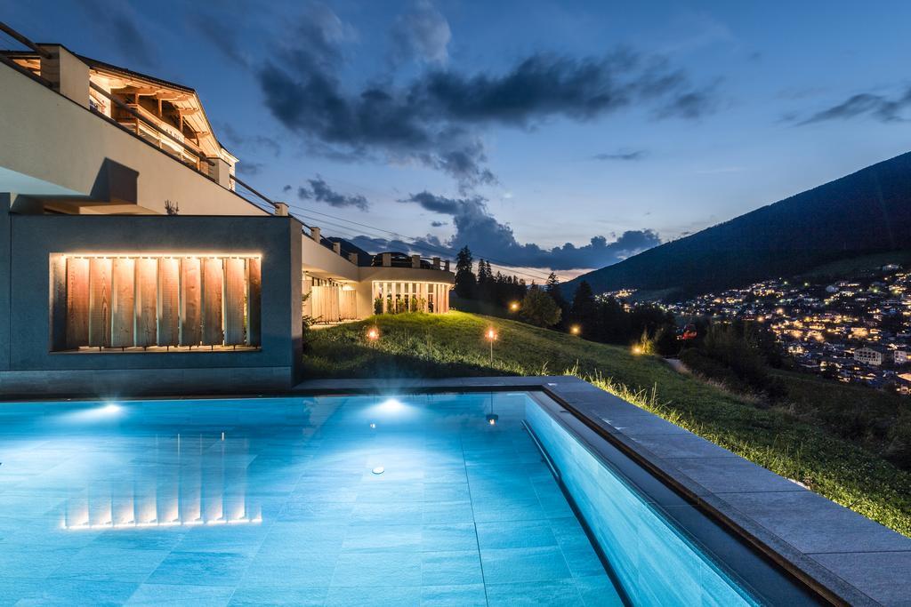 ホテル Rainell Dolomites Retreat オルティゼーイ エクステリア 写真