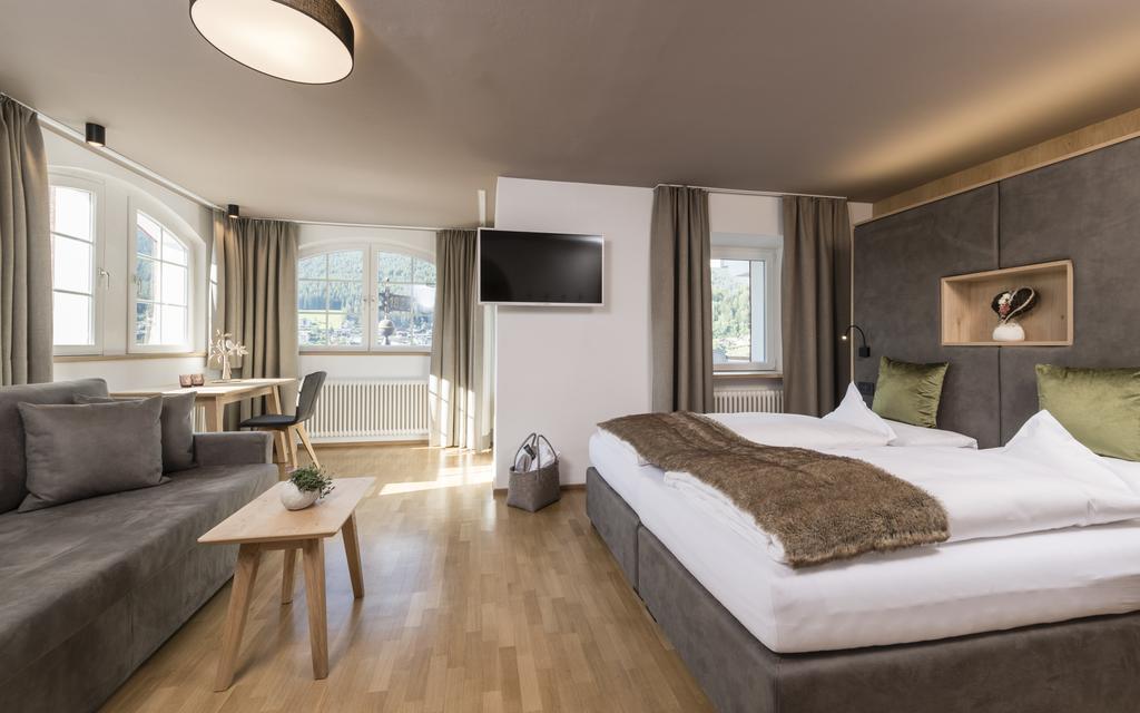 ホテル Rainell Dolomites Retreat オルティゼーイ エクステリア 写真