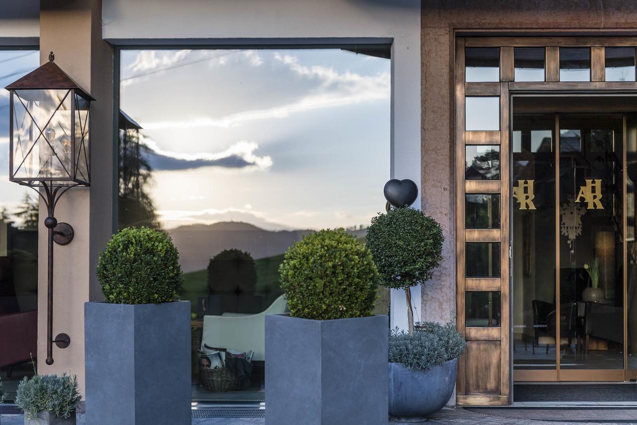 ホテル Rainell Dolomites Retreat オルティゼーイ エクステリア 写真