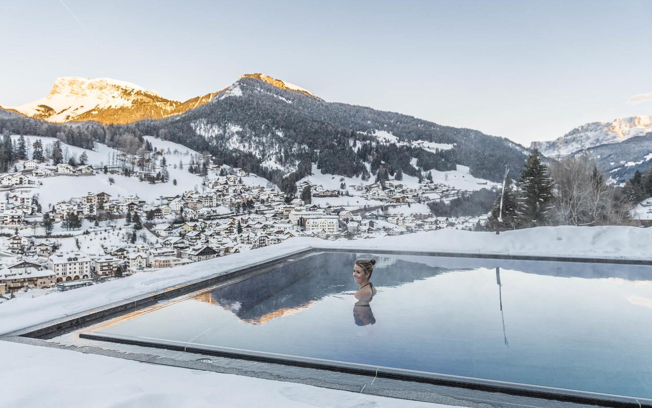 ホテル Rainell Dolomites Retreat オルティゼーイ エクステリア 写真