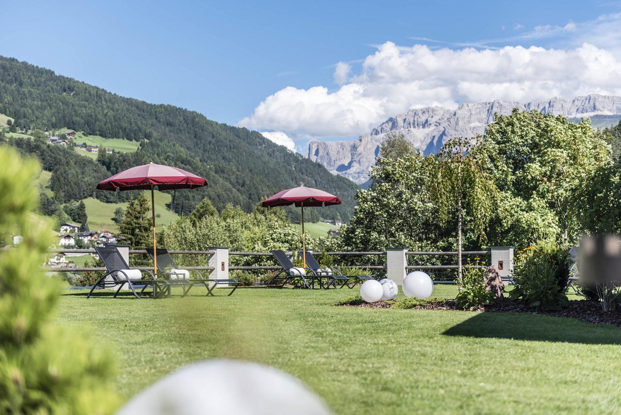 ホテル Rainell Dolomites Retreat オルティゼーイ エクステリア 写真