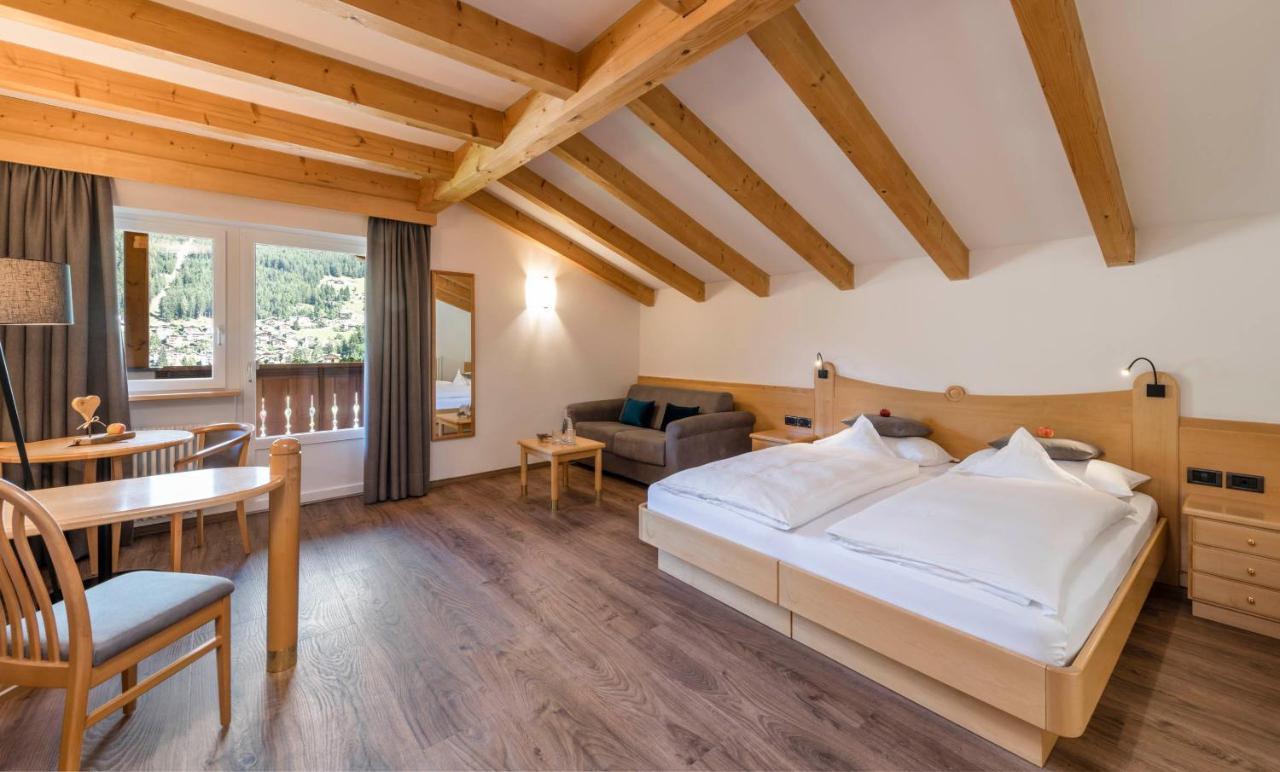 ホテル Rainell Dolomites Retreat オルティゼーイ エクステリア 写真